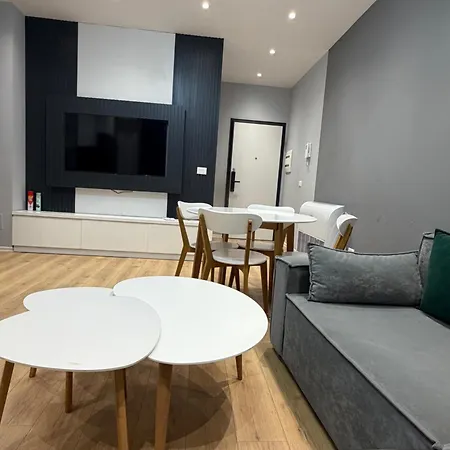 Luxury 2br Garden Building 12th Floor Appartement Tirana
