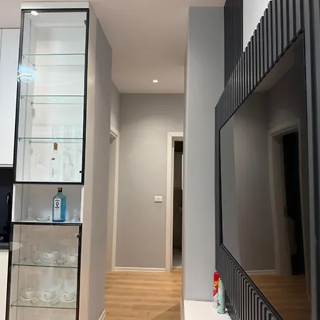 Luxury 2br Garden Building 12th Floor Appartement Tirana
